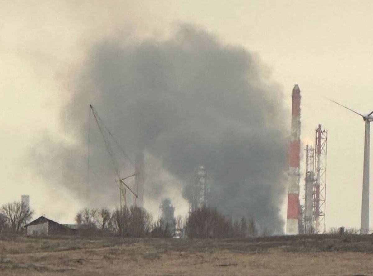 UAV tầm xa Ukraine tấn công nhà máy lọc dầu nằm sâu 1.400km bên trong Nga